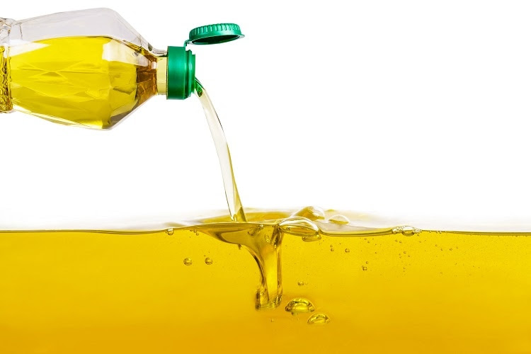 Quais são os perigos do descarte irregular do óleo de cozinha?