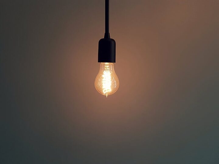 Aumento na Conta de Luz: É Possível Ter Uma Conta mais Barata Mesmo com as Bandeiras Tarifárias em Alta?